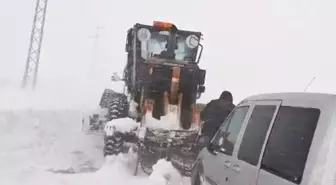 Erzurum'da kar ve tipi nedeniyle yolda kalan 15 kişi kurtarıldı