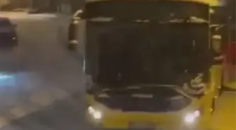 İstanbul'da Kar Yağışı Nedeniyle İETT Otobüsü Yokuştan Kaydı