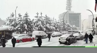 Kar kalınlığı 60 santimetre olan Muş'ta 350 köy yolu kapandı