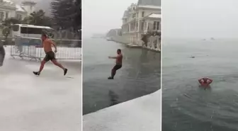 Kar yağışına aldırış etmedi: -6 derecede deniz keyfi