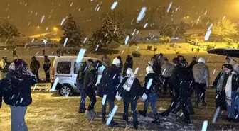 Kar yağışını horon ve halay oynayarak karşıladılar
