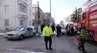 Karaman'da iki otomobilin karıştığı kazada karı koca yaralandı
