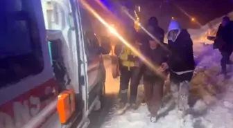 Kars'ta ekipler kar engelini aşarak hasta vatandaşa ulaştı