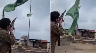 Komşuda tarihi an! Terör örgütünün sözde bayrağını silahla vurarak düşürdü