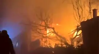 Orhaneli'de geceyi aydınlatan alevler, evi küle çevirdi