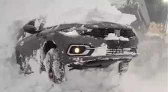 Eğribel Geçidi'nde Kar ve Tipi Sürücülere Zor Anlar Yaşattı