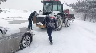 Sakarya'da kar nedeniyle yaylada mahsur kalan 15 araç kurtarıldı