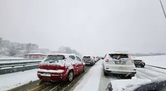Sakarya'da kar yağışı ulaşımı olumsuz etkiledi