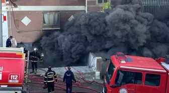 Şanlıurfa'da koltuk ve yatak üretimi yapılan atölyede korkutan yangın
