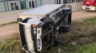 Serik'te şarampole devrilen kamyonetin sürücüsü yaralandı