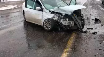 Tır ile otomobil çarpıştı: 2 yaralı