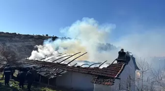 Uşak'ta evde çıkan yangında 87 yaşındaki kişi öldü