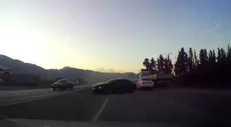 5 aracın karıştığı kaza anbean araç kamerasında