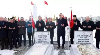Ağrı Valisi Önder Bozkurt görevine şehitlik ziyaretiyle başladı