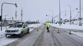 Bayburt-Erzurum kara yolu çığ nedeniyle ulaşıma kapandı