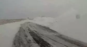 Erzurum kara yoluna çığ düştü