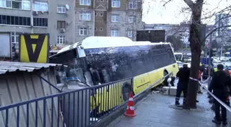 Esenler'de İETT Otobüsünün direksiyon hakimiyetini kaybetmesi sonucu otoparka daldı. Olay yerine çok sayıda ekip sevk edildi.