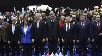 Gelinlik sektörü İzmir'de düzenlenen fuarda buluştu