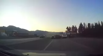 Hatay'da 5 aracın karıştığı zincirleme kaza kamerada; 4 yaralı