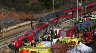 İspanya'da yüksek hızlı tren kazasında en az 39 kişi hayatını kaybetti