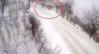 Ordu'da tır, 600 metre uçurumdan yuvarlandı: Kaza anı kamerada