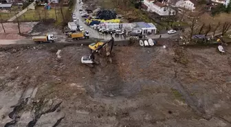 Sapanca Gölü kıyısındaki kaçak yapıların yıkımına başlandı
