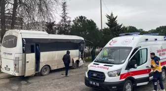 Servis midibüsleri kafa kafaya çarpıştı; 19 yaralı
