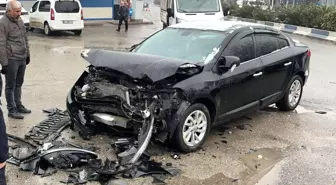 Siirt'te otomobil refüje çarptı: 2 yaralı