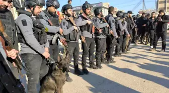 Terörden temizlenen Rakka'da özel eğitimli köpeklerle bomba arama çalışmaları