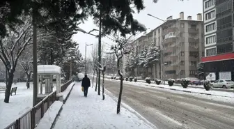 Tokat'ta kent merkezinde kar kalınlığı 15 santimetreye ulaştı