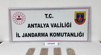 Antalya'da 6 bin 56 adet uyuşturucu hap ele geçirildi