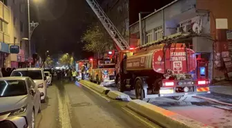 Beyoğlu'nda 4 katlı iş yerinde yangın