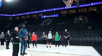 Cumhurbaşkanı Erdoğan, Shaquille O'Neal ile basketbol oynadı