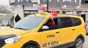 Demirci'de, terör örgütü YPG/SDG yandaşlarının Türk bayrağına saldırısına tepki