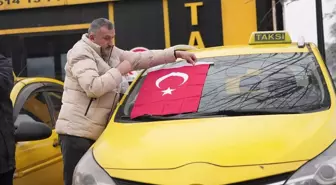 Düzce'de terör örgütü YPG/SDG yandaşlarının sınır hattında Türk bayrağına saldırısına tepki