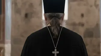 Hindistan'da Papaz Bipin Bihari Naik'e inanılmaz saldırı: Zorla inek dışkısı yedirildi