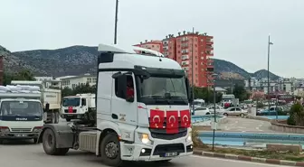 Kozan'da, terör örgütü YPG/SDG yandaşlarının Türk bayrağına saldırısına tepki