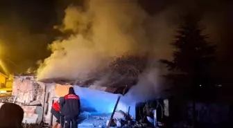 Kursun odunluk deposunda çıkan yangın korkuttu