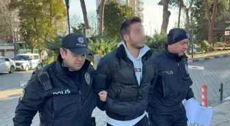 Lise öğrencisinin boynuna bıçak dayayan üniversite öğrencisi tutuklandı