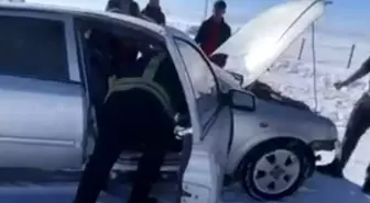 Muş'ta seyir halindeki otomobil alev aldı