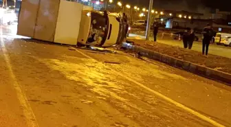 Siirt'te kamyonet ile hafif ticari araç çarpıştı: 2 yaralı