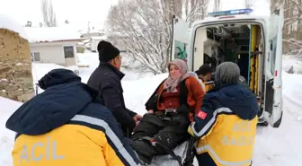 Sivas'ta kar engeline takılan hasta için ekipler seferber oldu