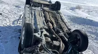 Sivas'ta takla atıp ters dönen otomobildeki 4 kişi yaralandı
