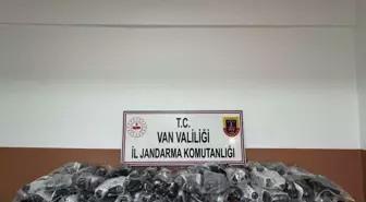 Van'da 3 milyon 336 bin TL'lik gümrük kaçağı eşya ile kuvars taşı ele geçirildi