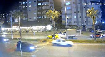 Yayaya yol vermek isterken zincirleme kazaya neden oldu