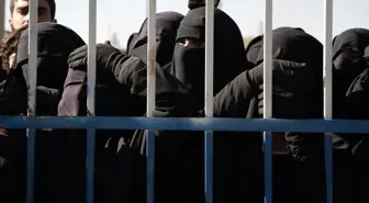 Terör örgütünden temizlenen bölgeye koştular! Evlatlarını bekleyenler var