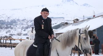Kore Gazisi Şevki Kanak, Gençliğinden Gelen At Binme Sevgisini Damadının Yardımıyla Sürdürüyor