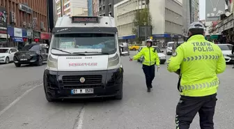 Adana'da trafikteki ihlalleri sivil ekiplerce belirlenen 28 sürücüye para cezası kesildi