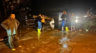 Antalya'nın Kumluca ilçesinde ev ve seraları su bastı