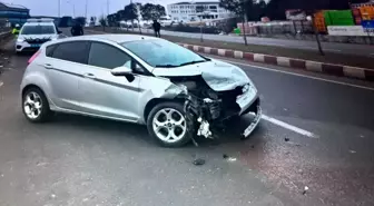 Bilecik'te direksiyon hakimiyetini kaybeden sürücü bariyere çarptı